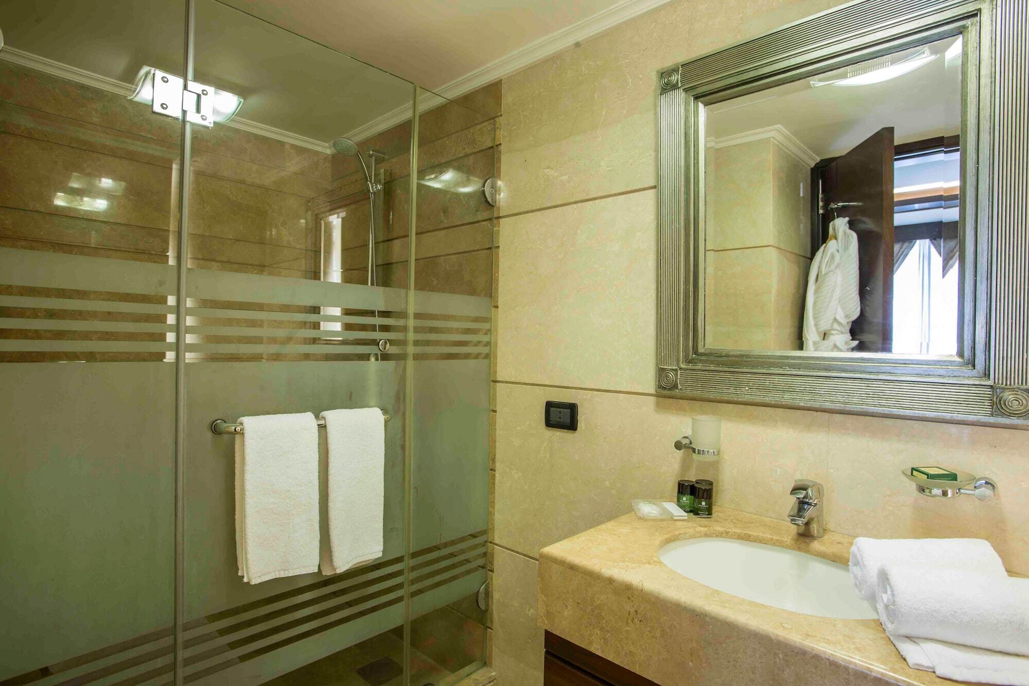 Imperial Suites Hotel Beirut Exterior foto